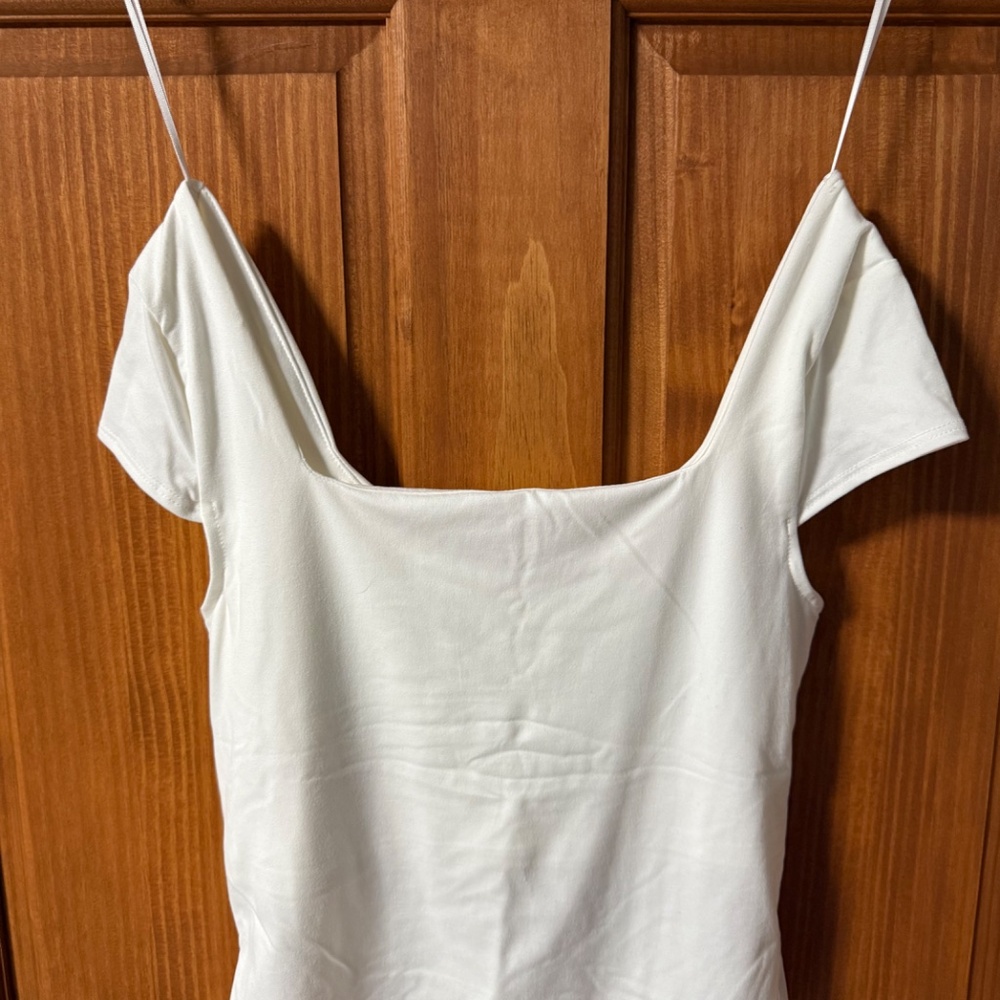 White top - Picture 2 of 2